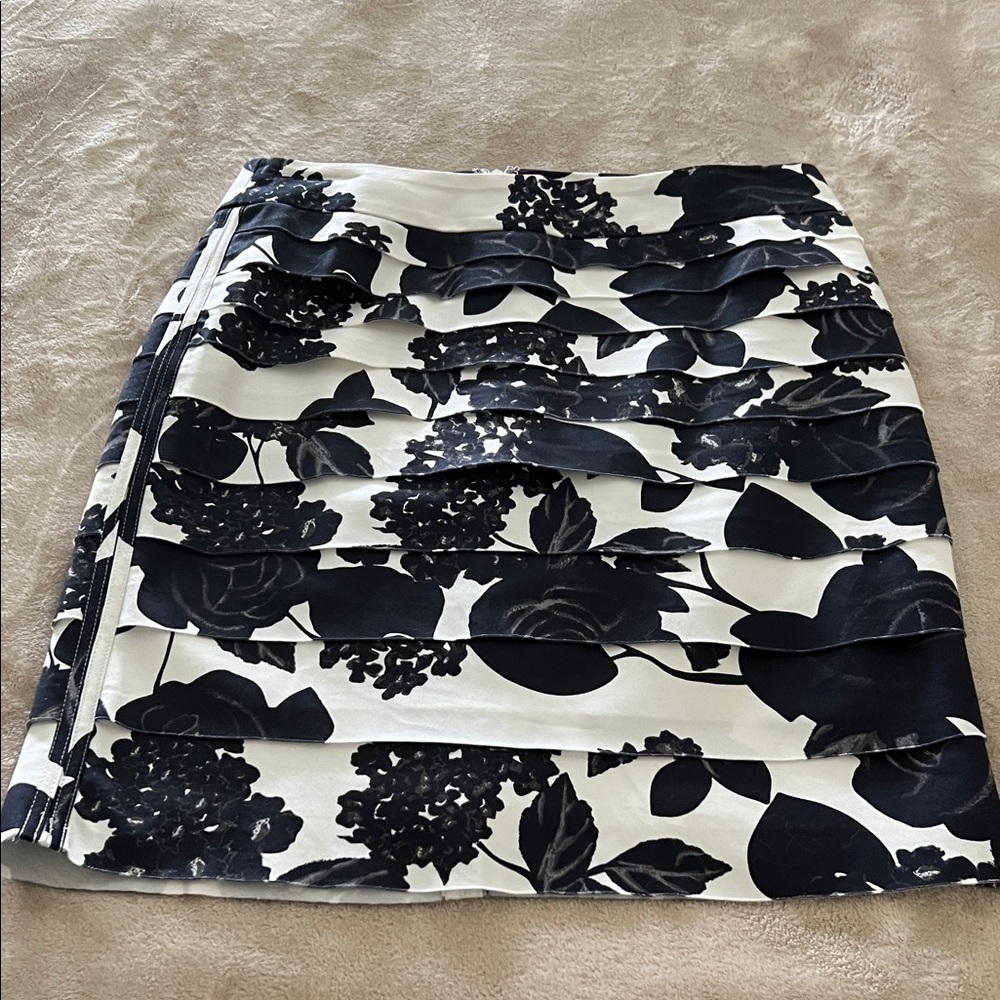 White House Black Market Black & White Floral Ruffled Mini Skirt